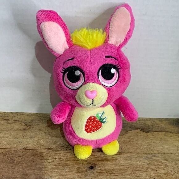 RARE Russ YUMMY PEEPERS “Berry Bunny” Scratch N Sniff  Strawberry Scent Toy - Picture 1 of 7